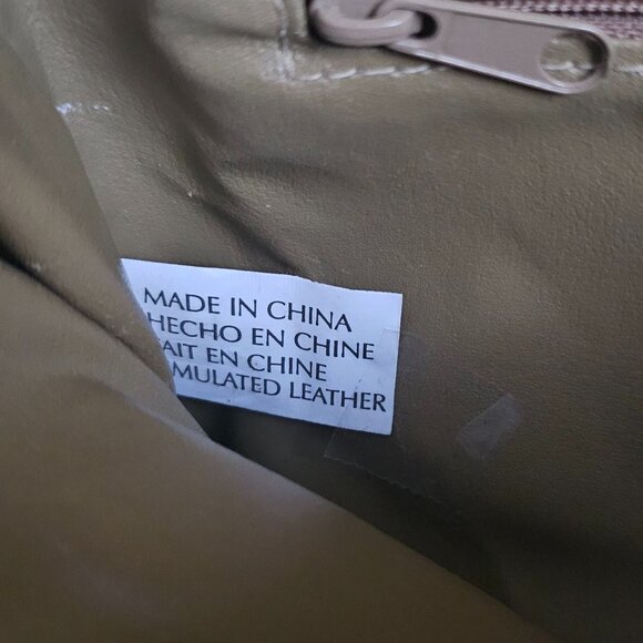 Mondani New York Black Leather Magnetic Closure Shoulder Bag - Picture 10 of 13